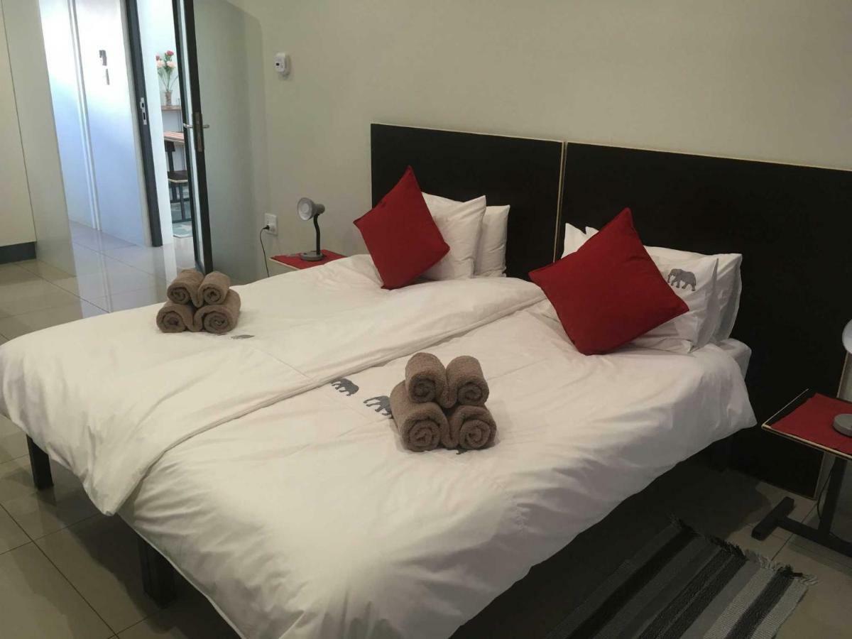 Suiderhof Self-Catering Hotel วินด์ฮุก ภายนอก รูปภาพ