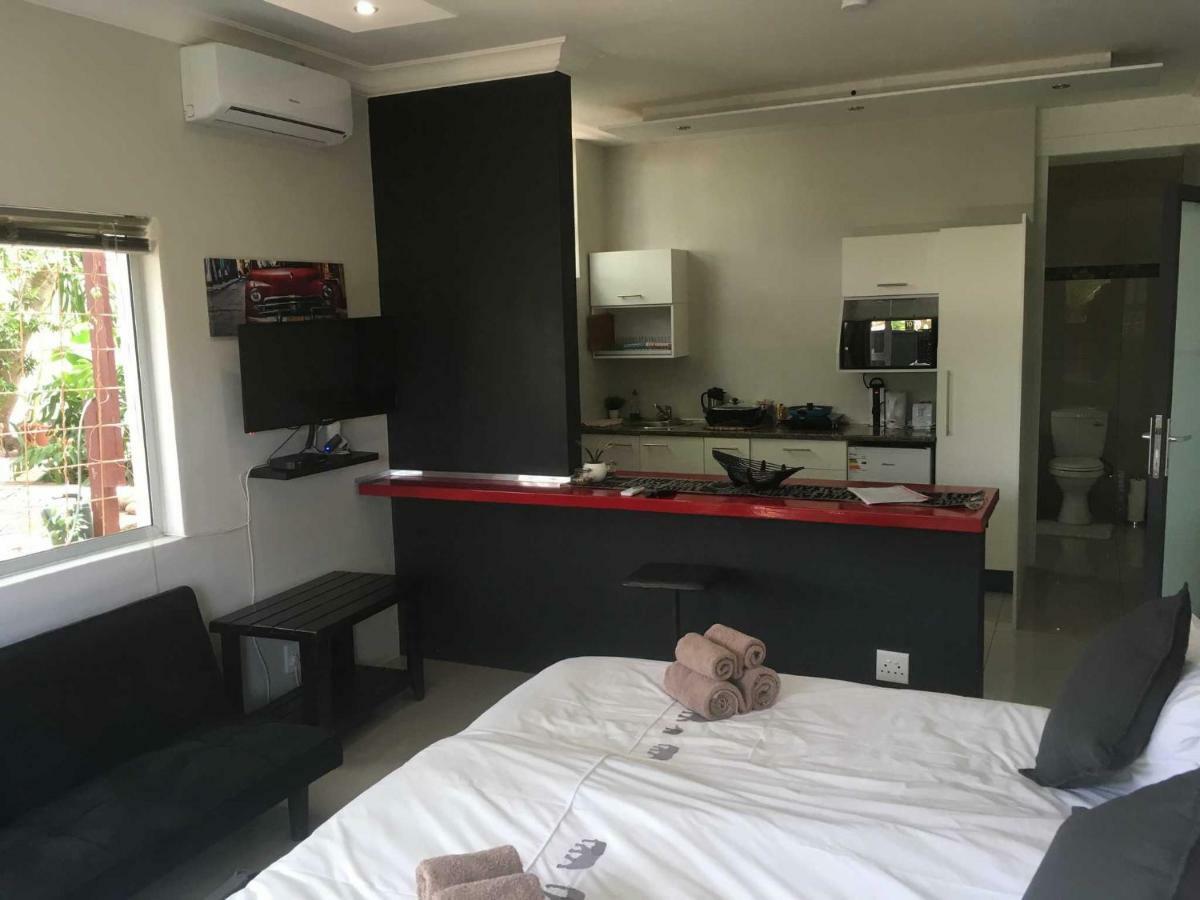 Suiderhof Self-Catering Hotel วินด์ฮุก ภายนอก รูปภาพ