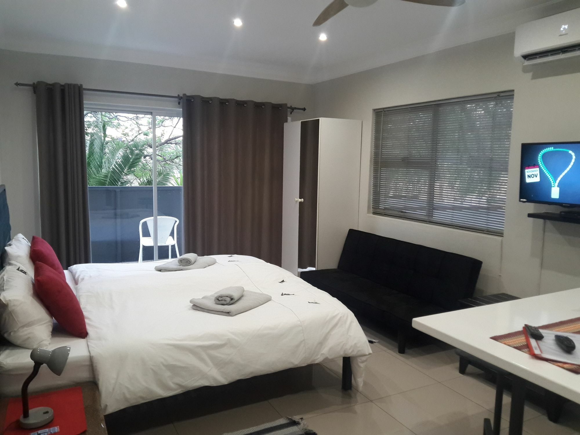 Suiderhof Self-Catering Hotel วินด์ฮุก ภายนอก รูปภาพ